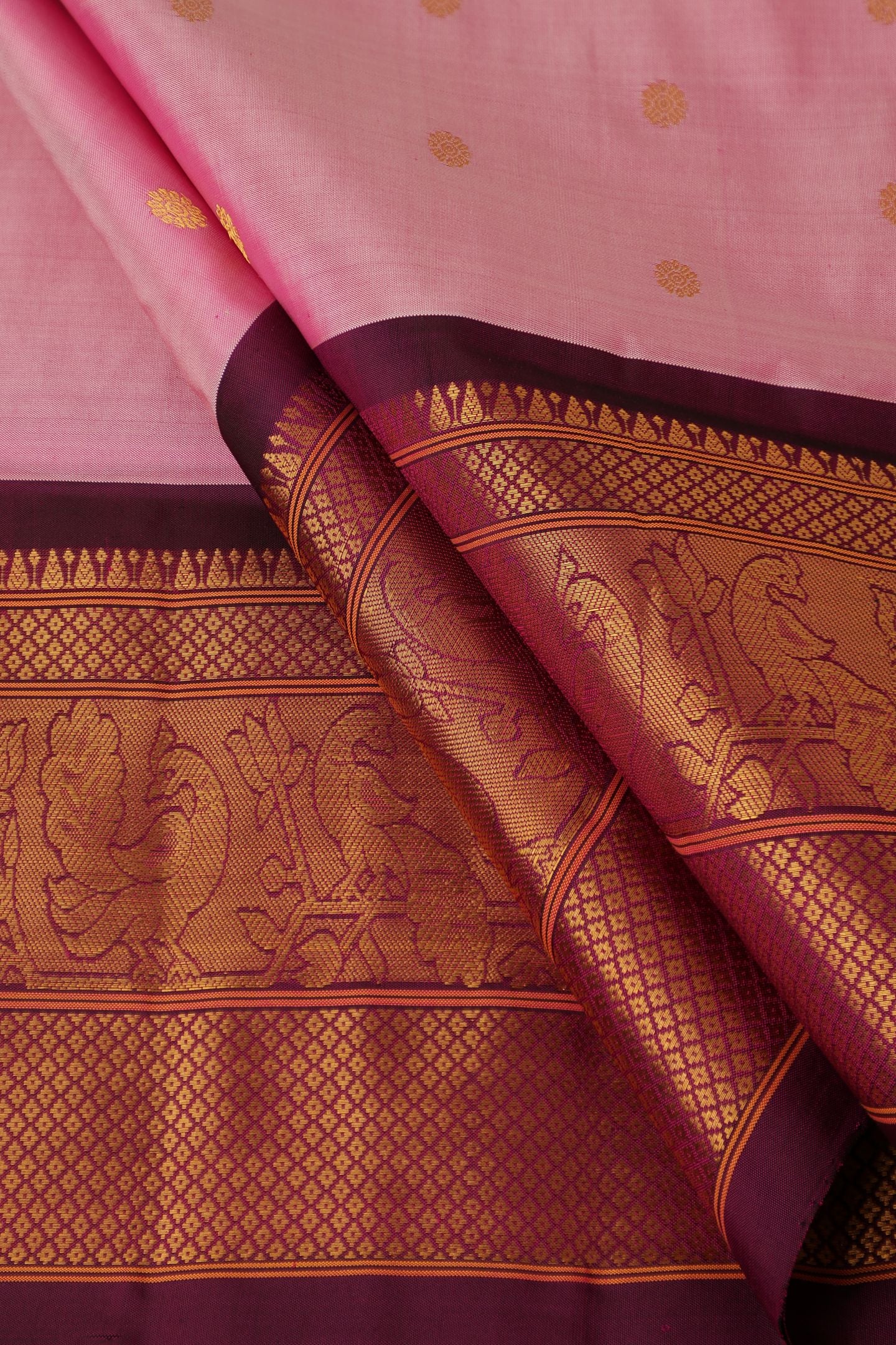 Peacock Lotus Border Turning Butta