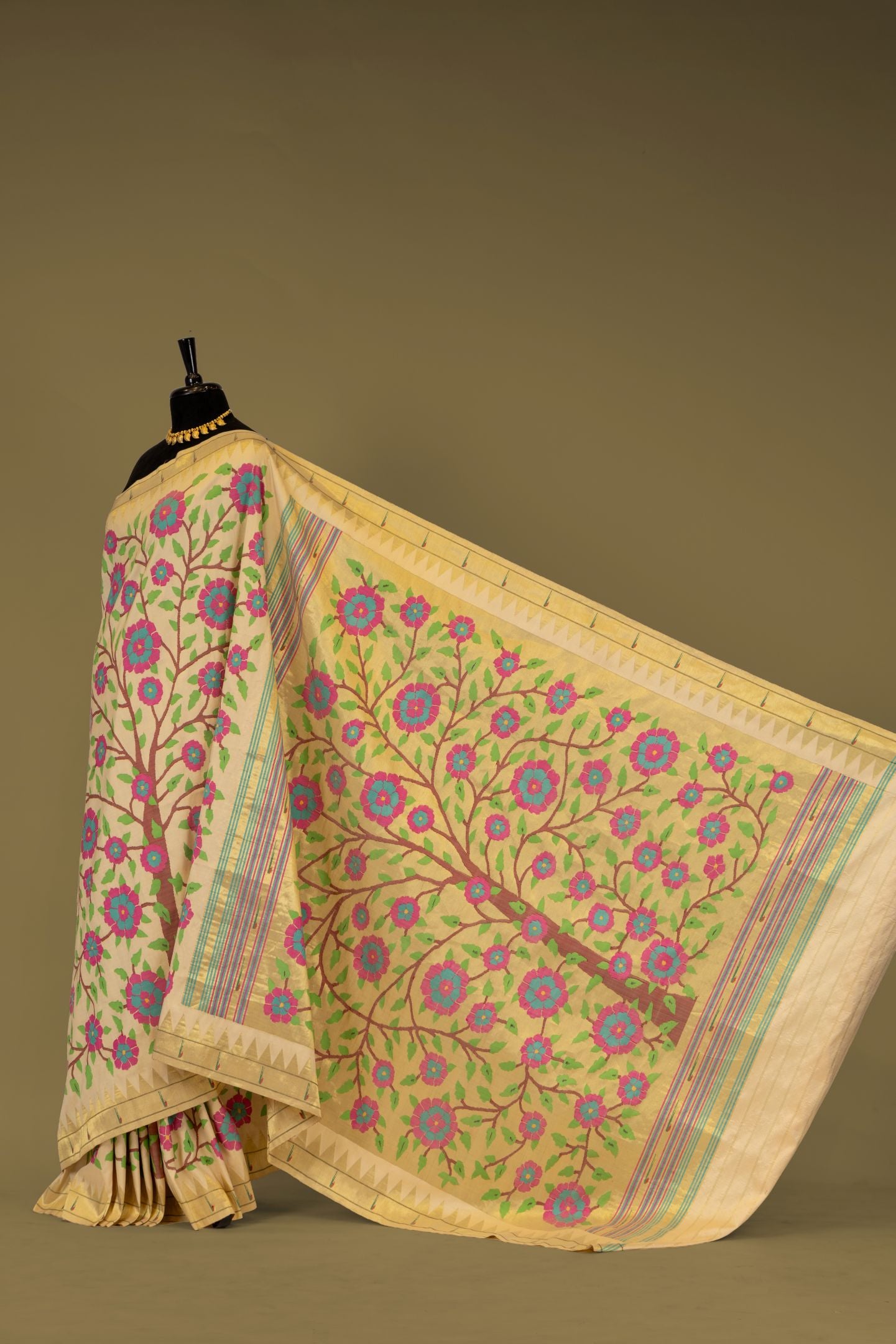 Handloom Brocade Paithani