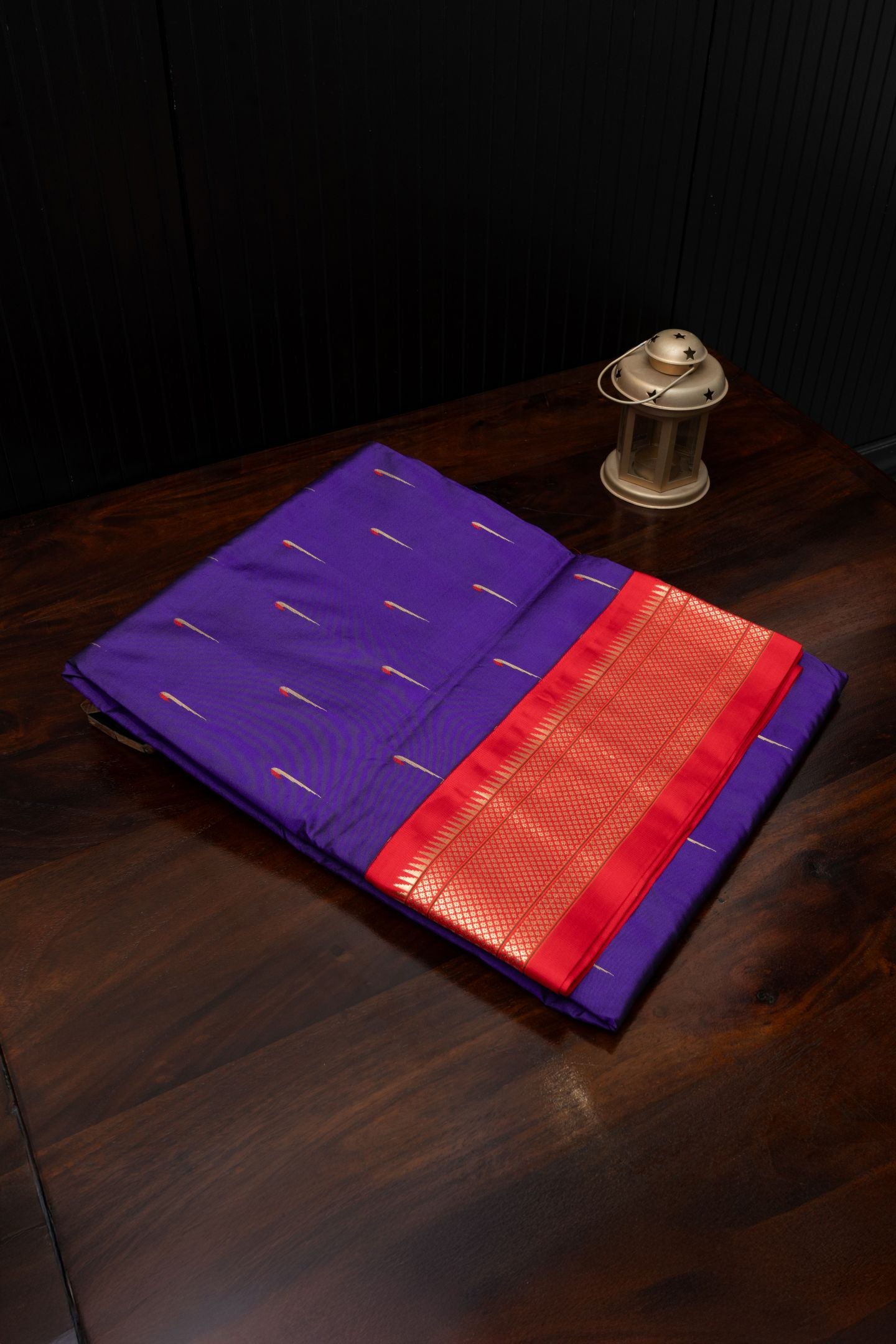 Kadiyal All Over Muniya Butta