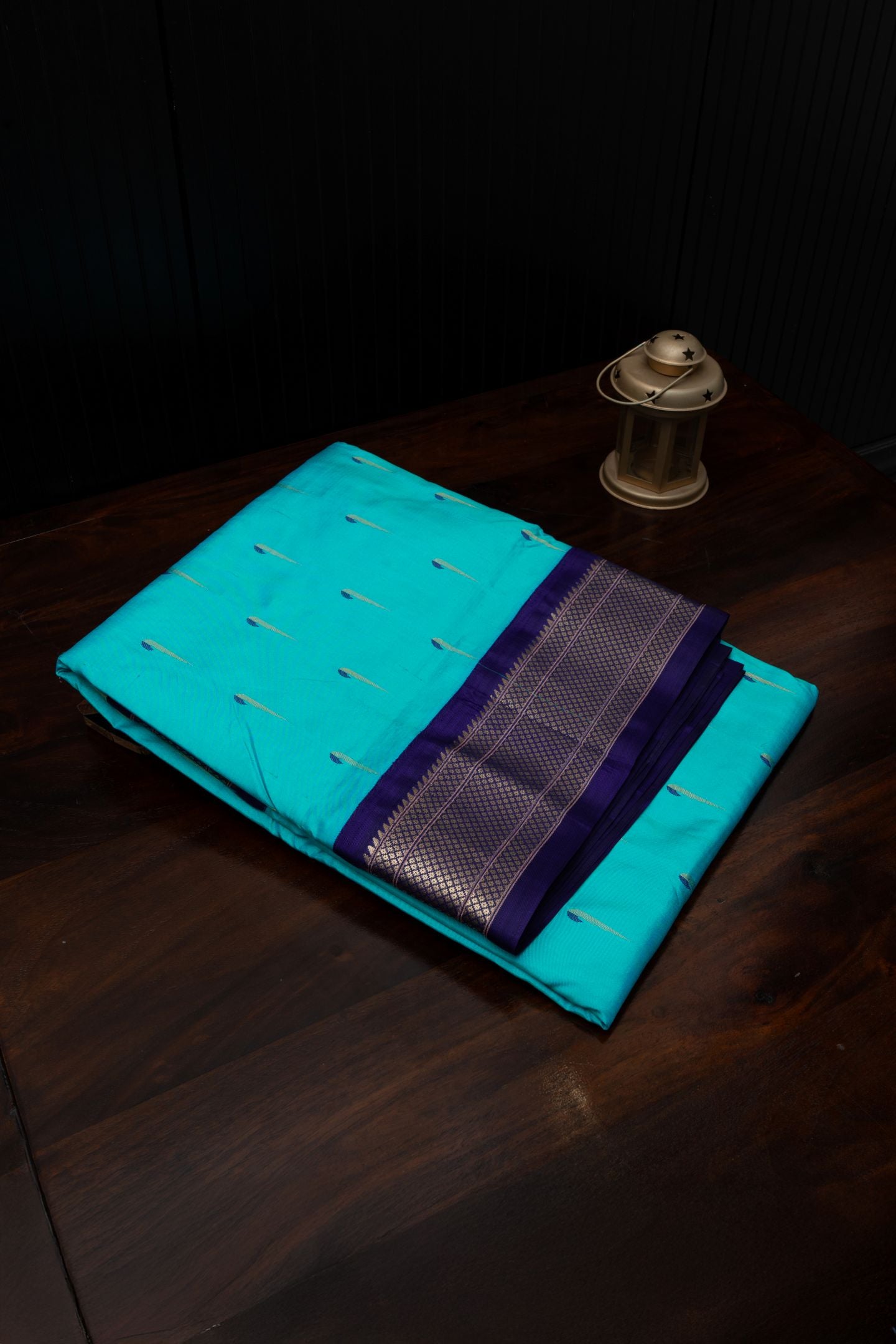 Kadiyal All Over Muniya Butta