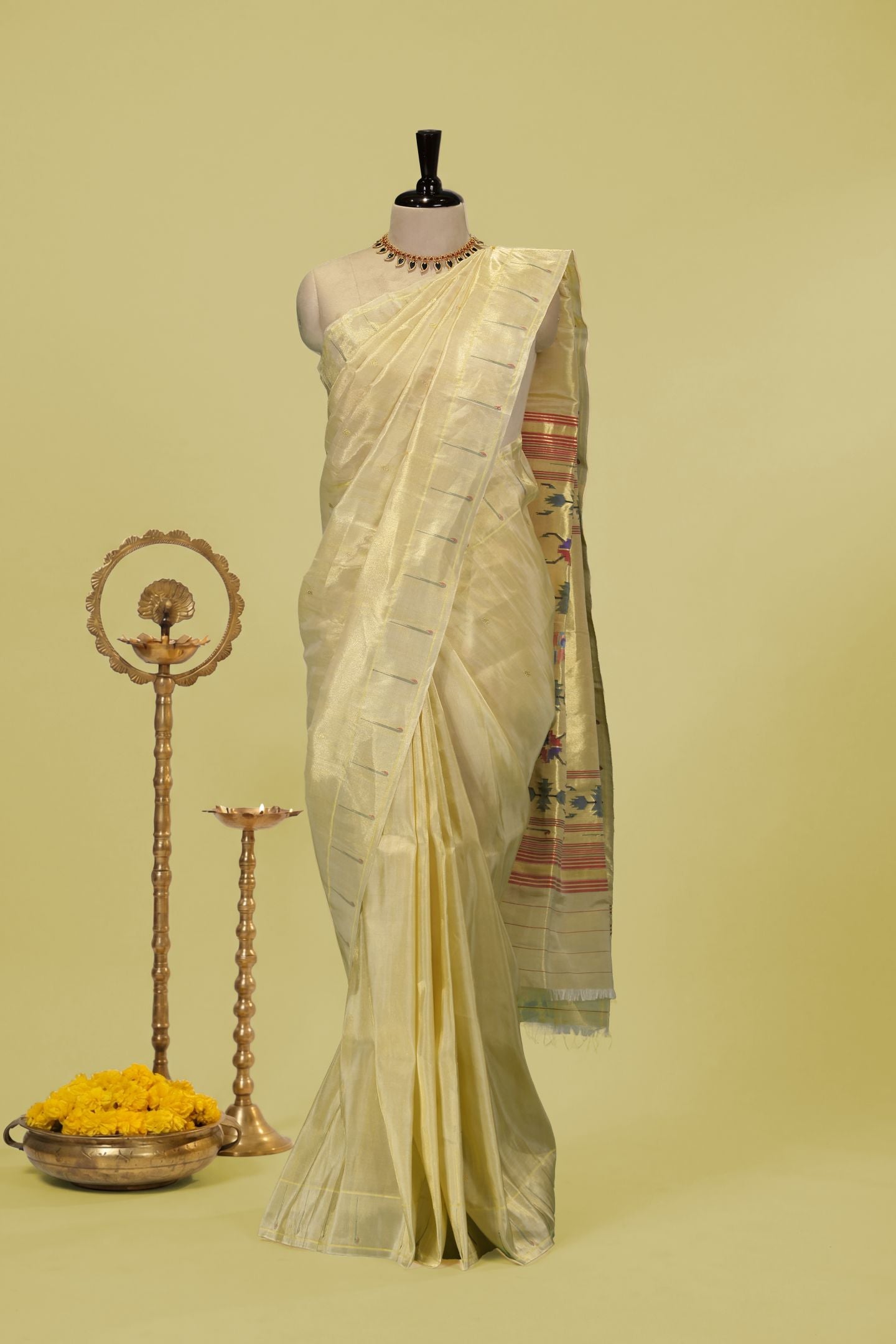 Handloom Traditional Muniya Tissue Paithani