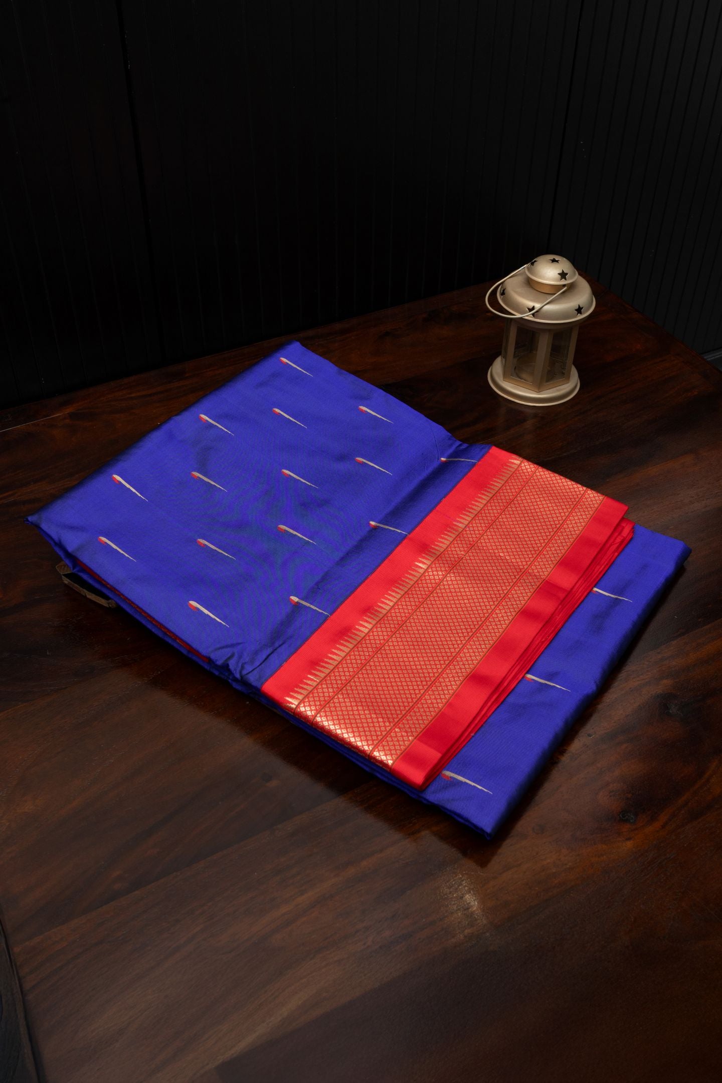 Kadiyal All Over Muniya Butta