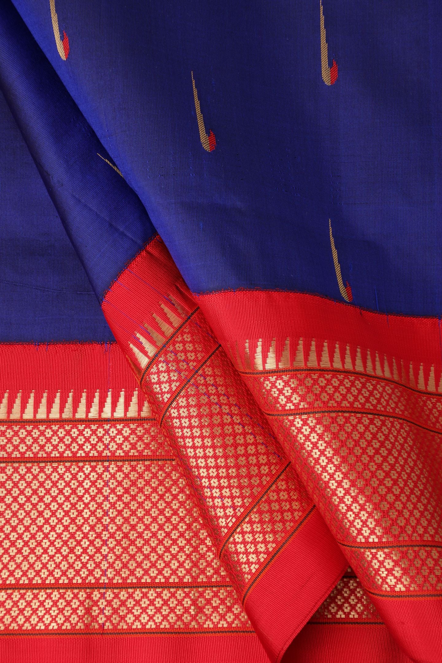 Kadiyal All Over Muniya Butta