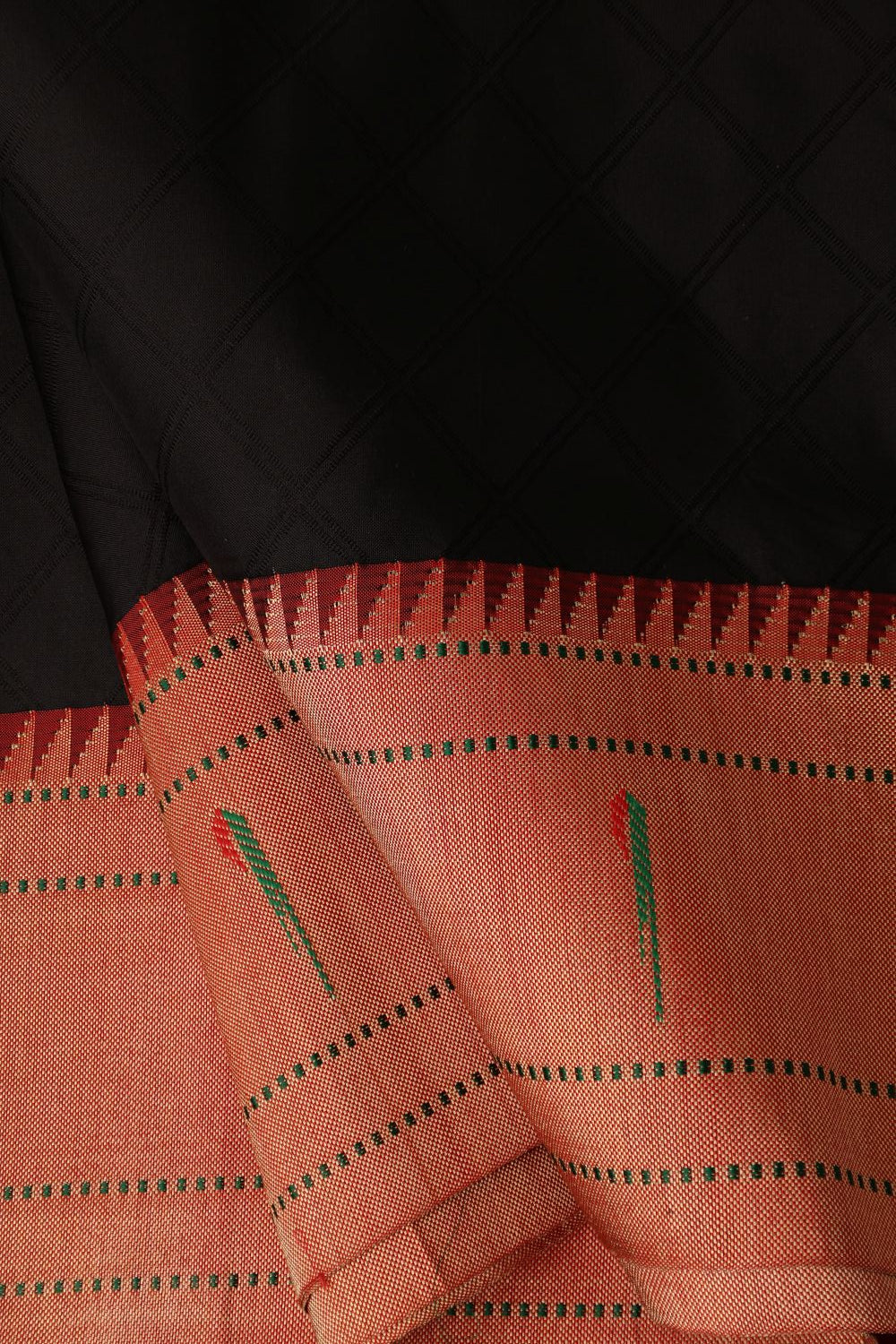 Muniya Emboss Design