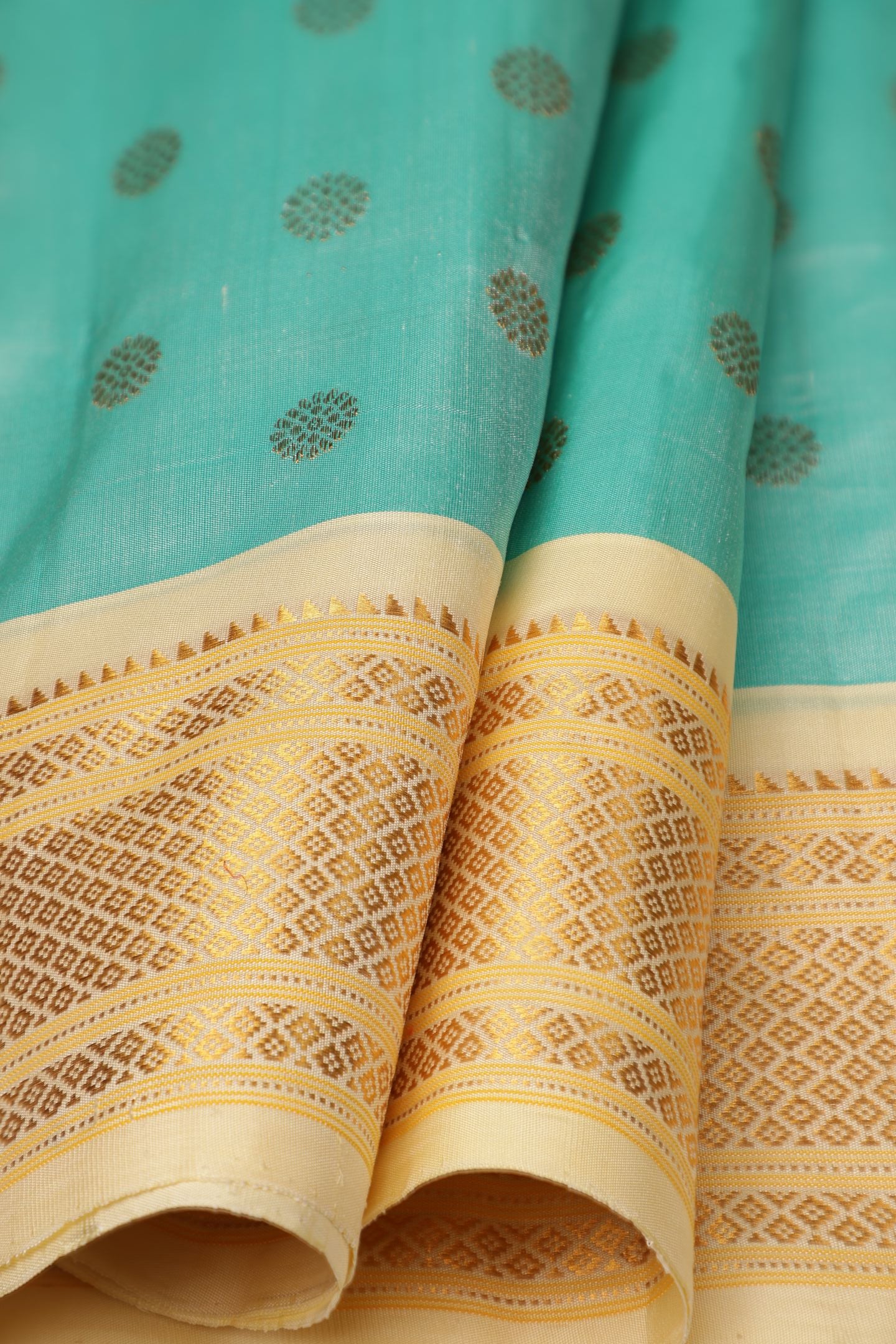 Kalanjali Contrast Border