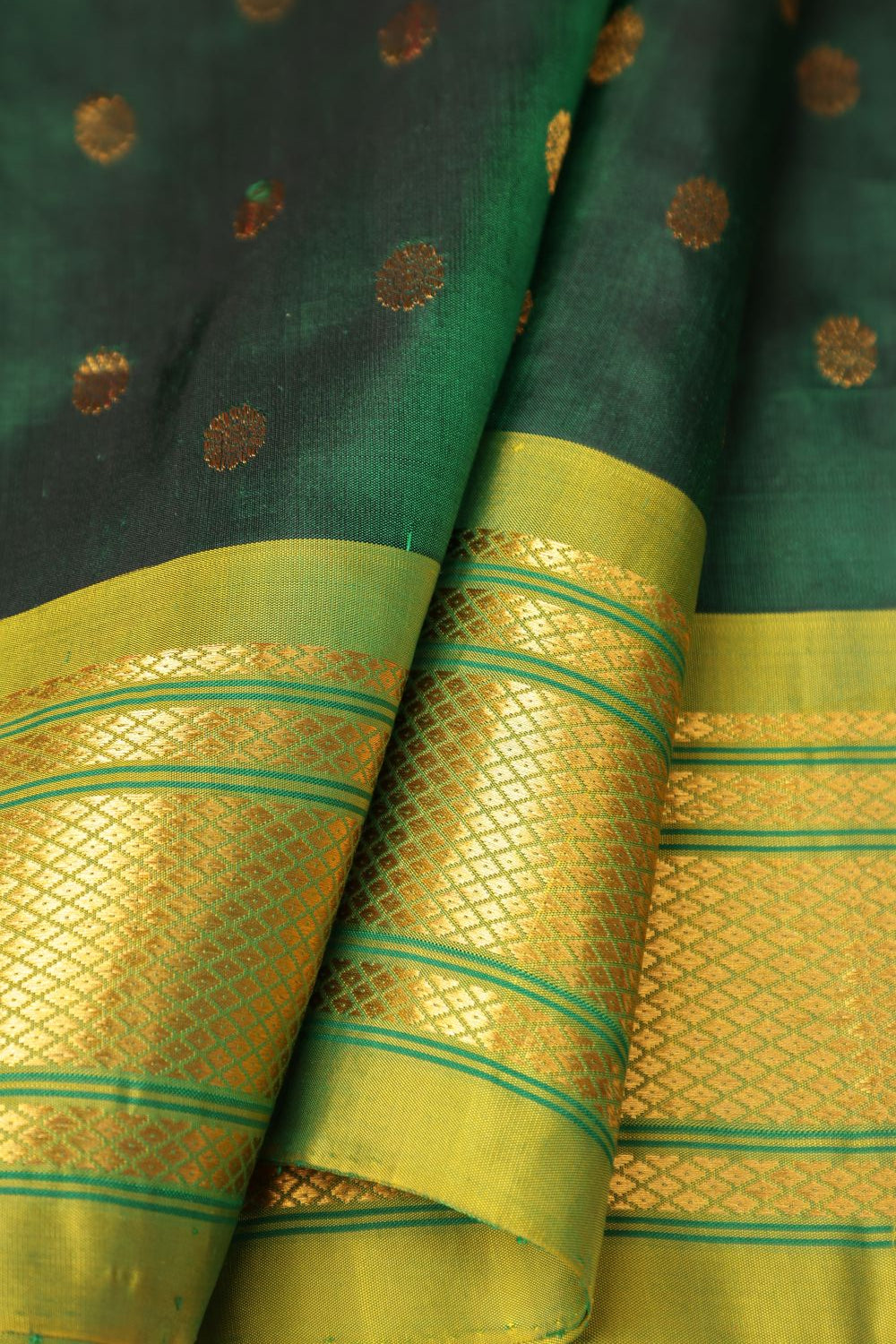 Kalanjali Contrast Border