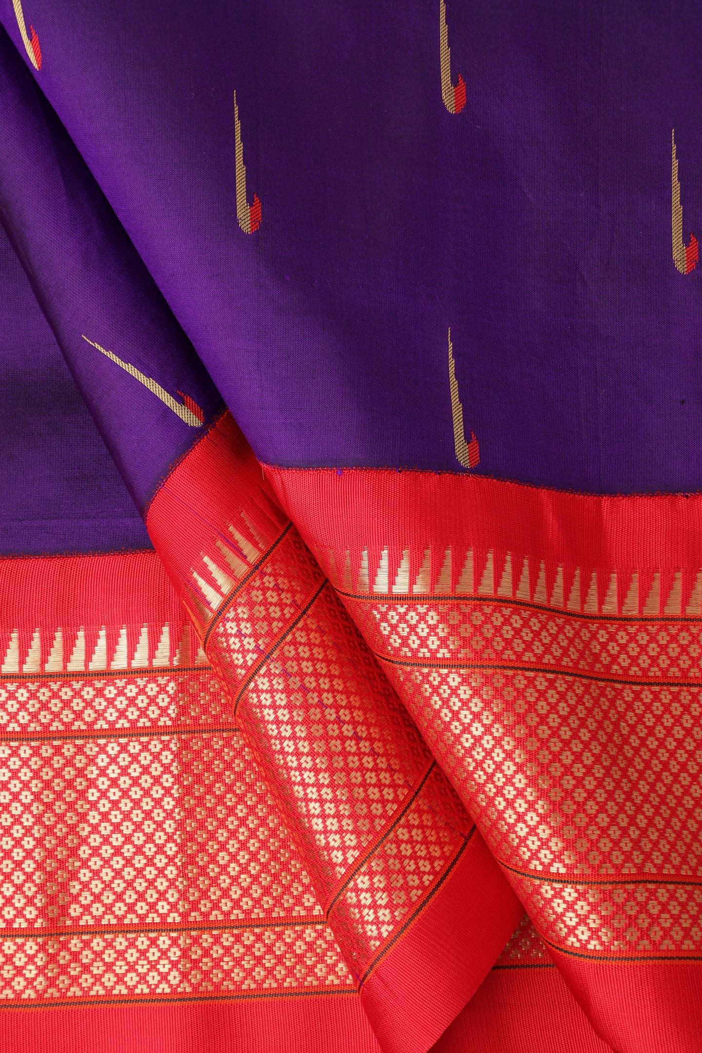 Kadiyal All Over Muniya Butta