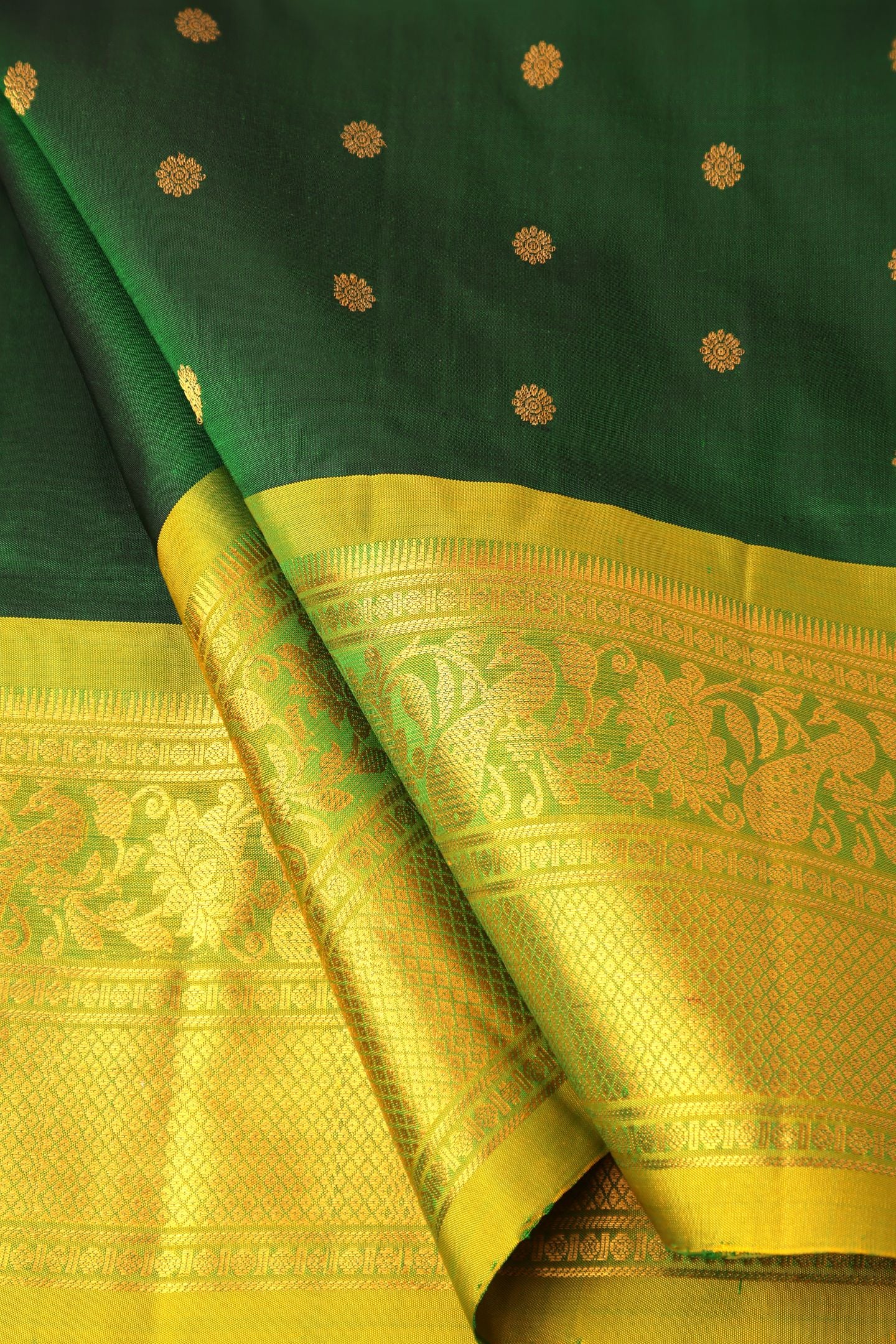 Peacock Lotus Border Turning Butta