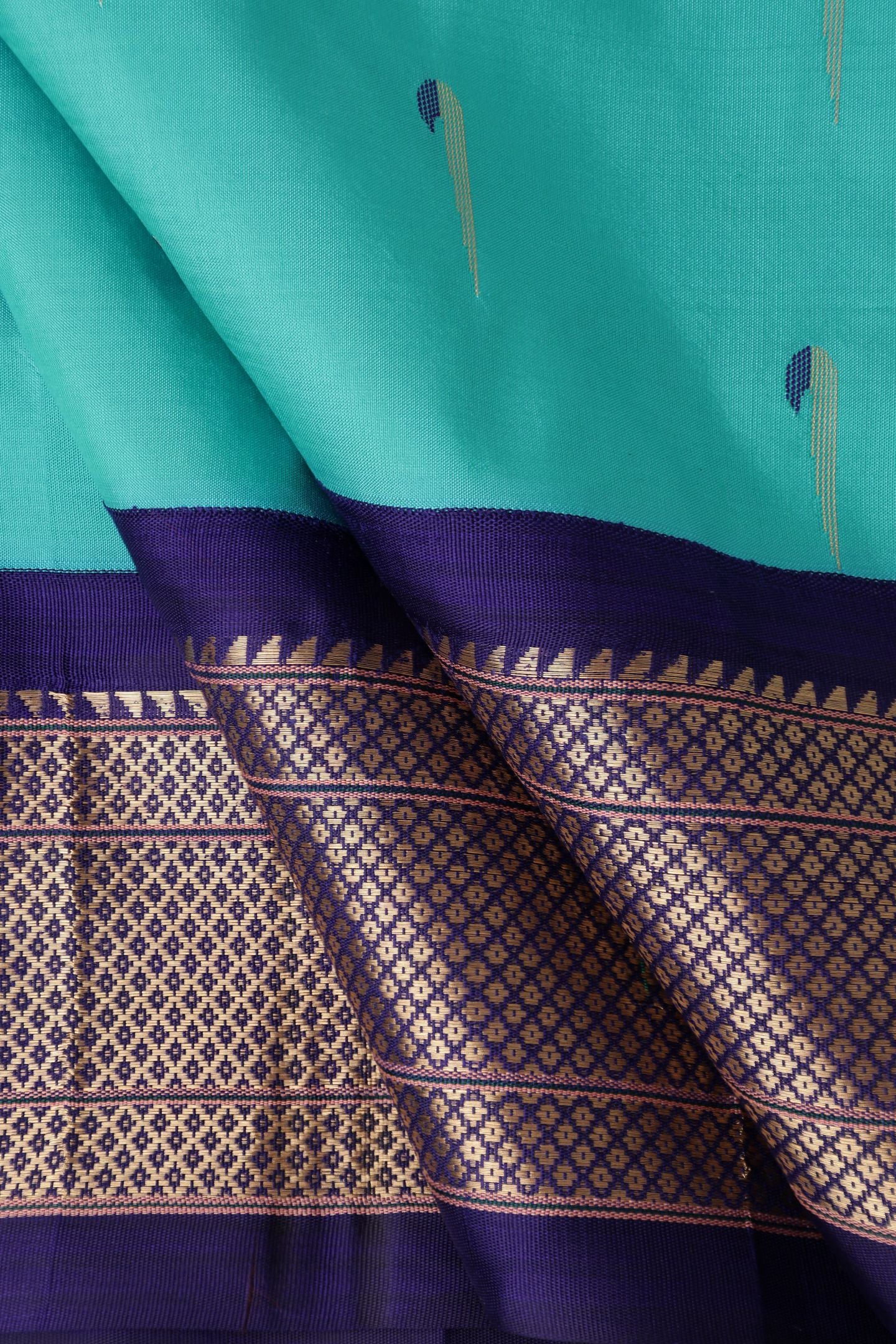 Kadiyal All Over Muniya Butta