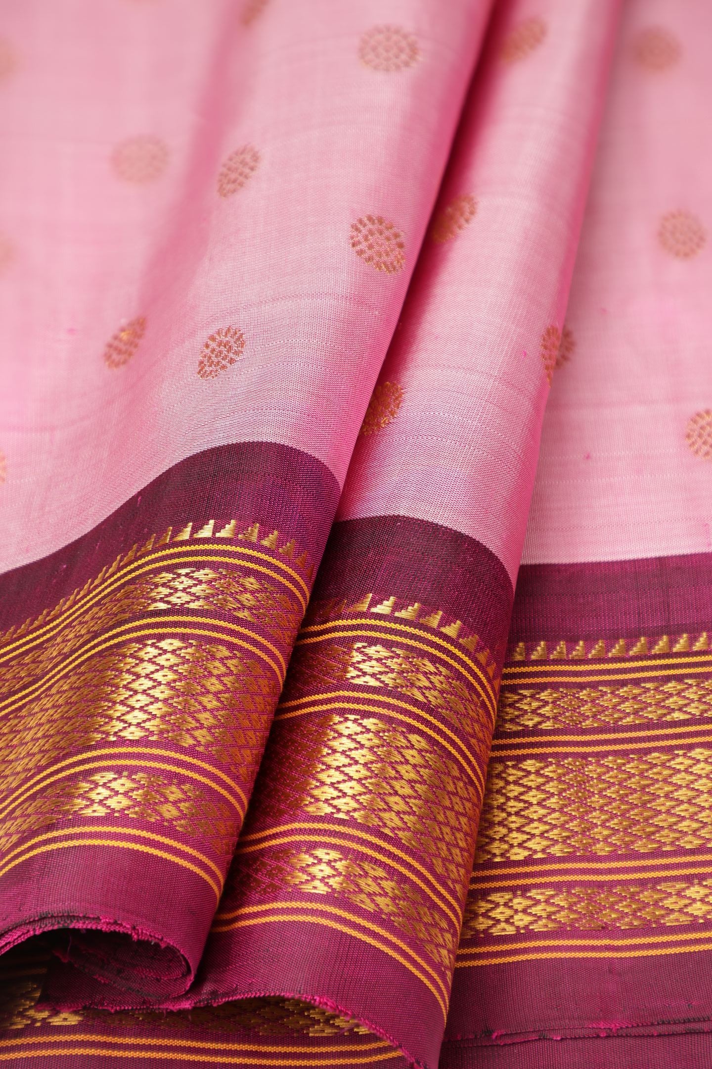 Kalanjali Contrast Border