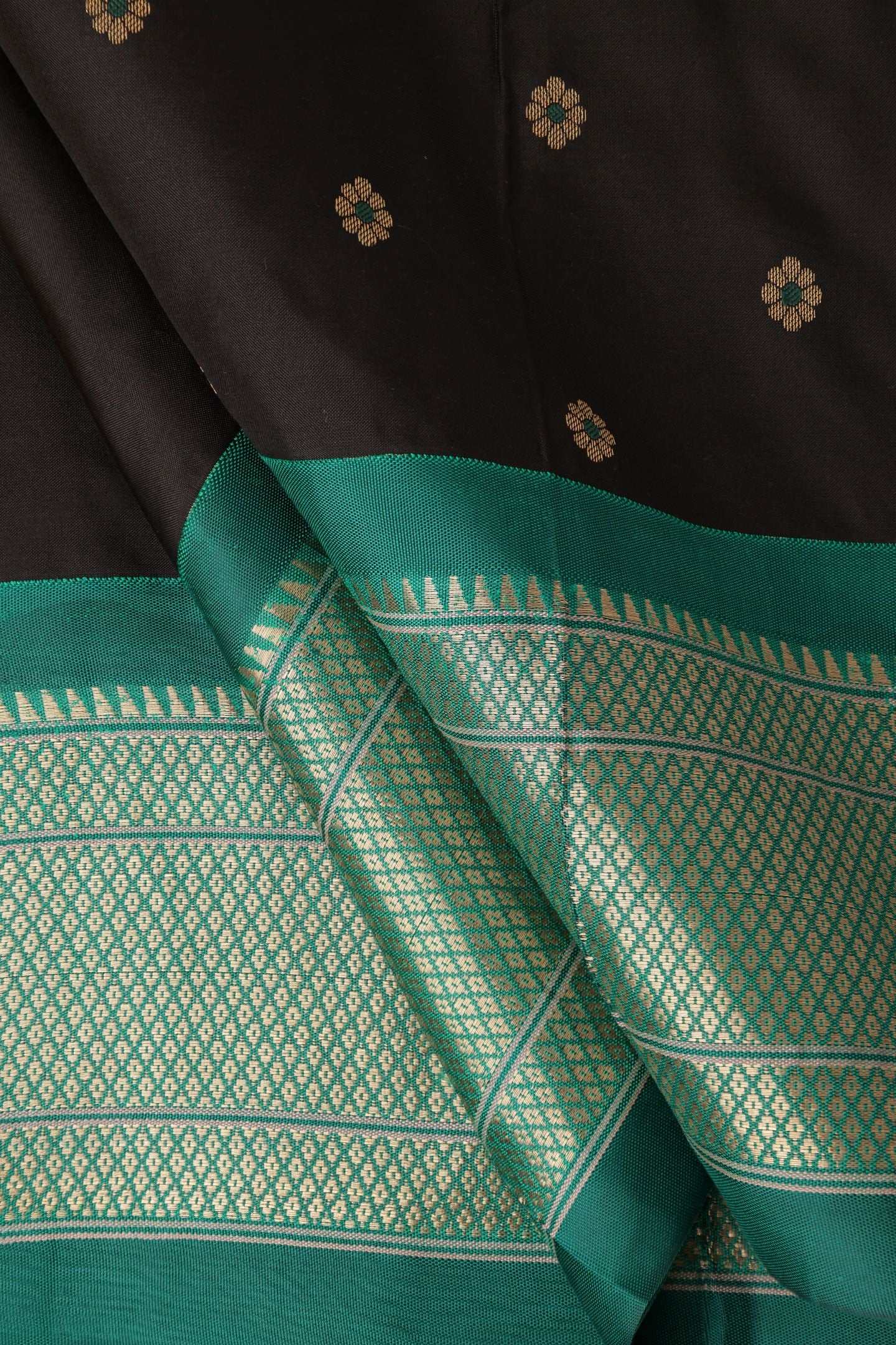 Karnfuli All Over Meena Butta