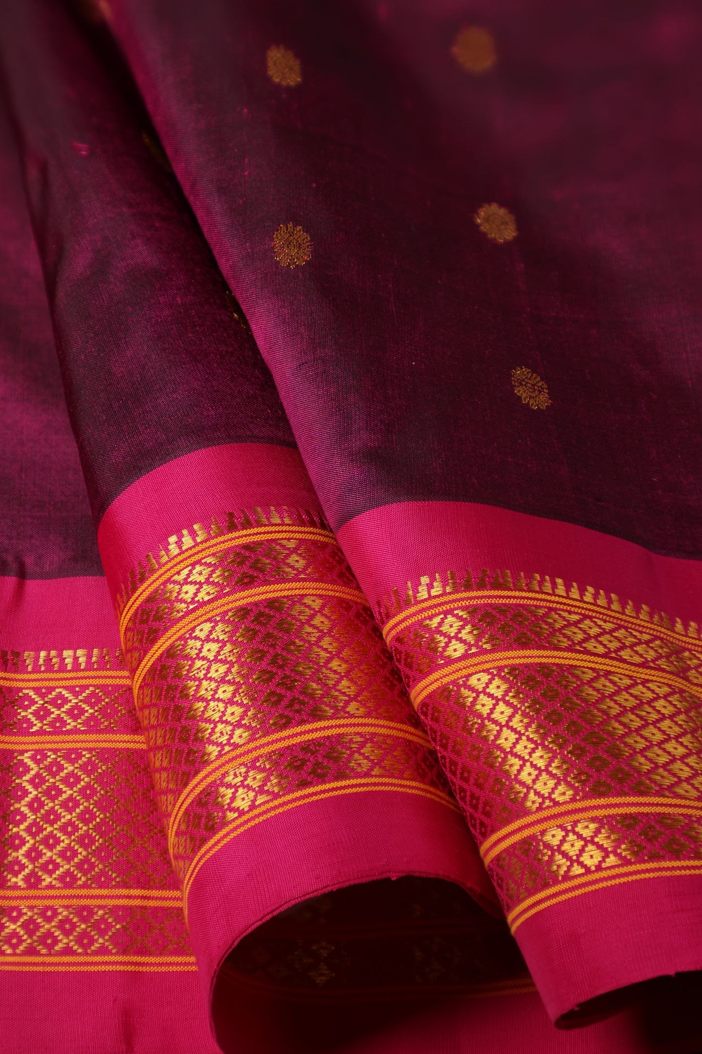 Kalanjali Contrast Border