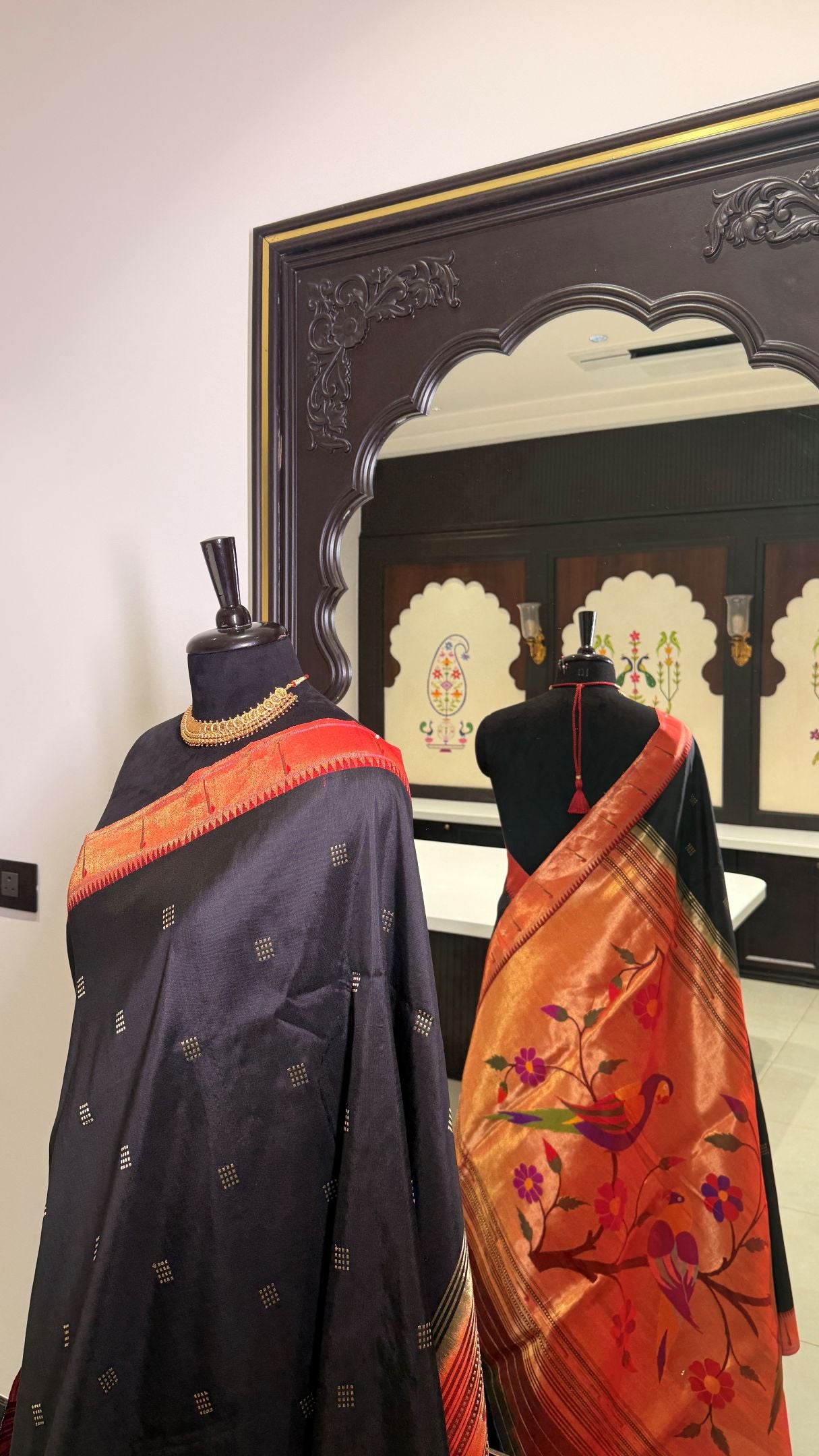 Hand Woven Muniya Paithani