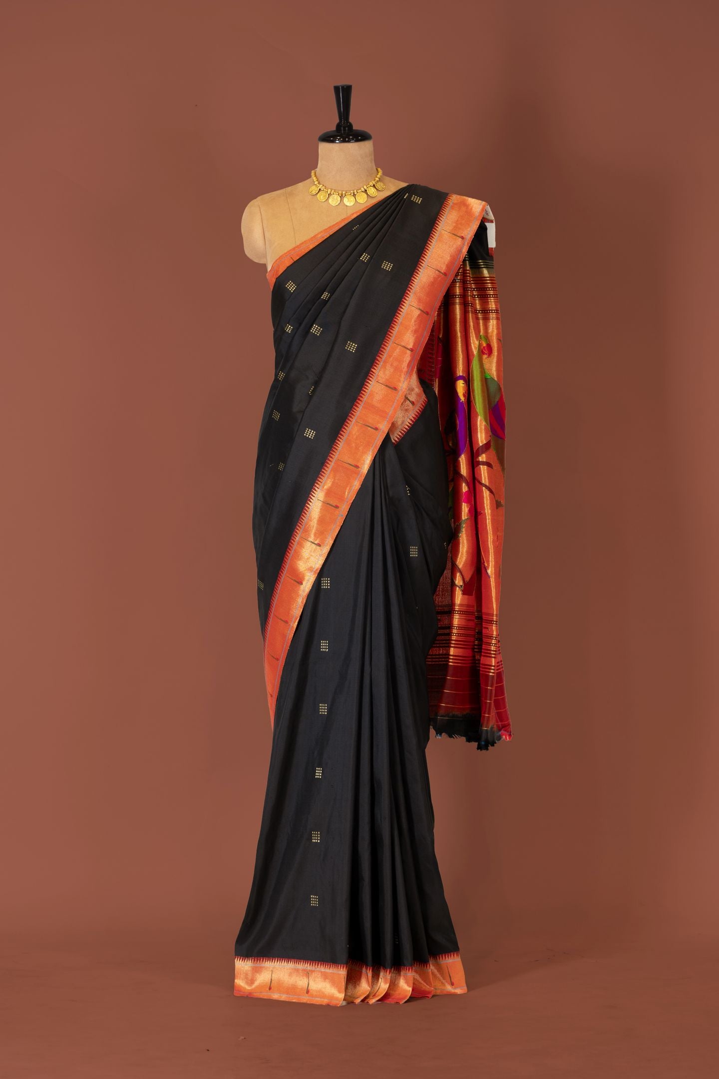 Hand Woven Muniya Paithani