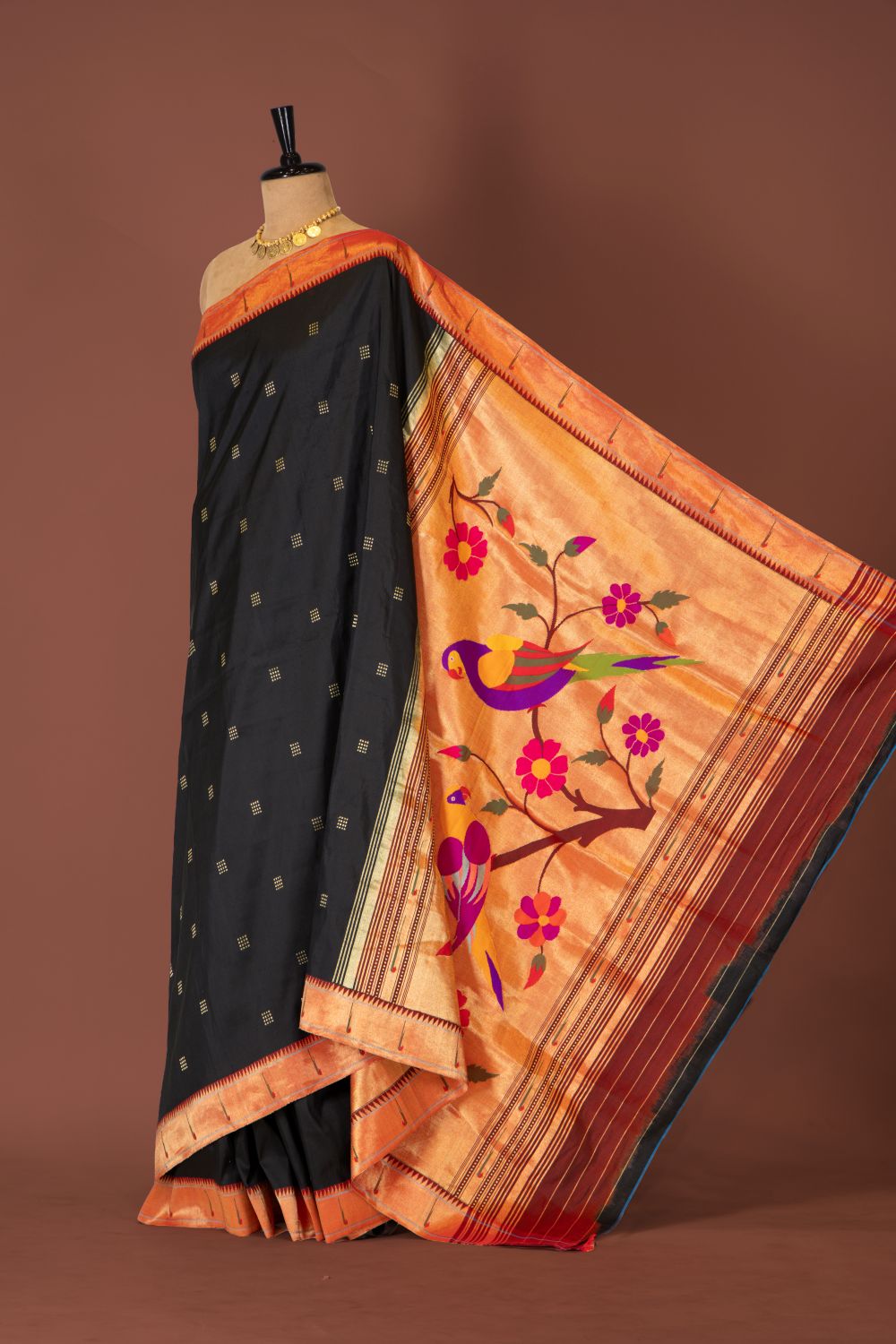 Hand Woven Muniya Paithani