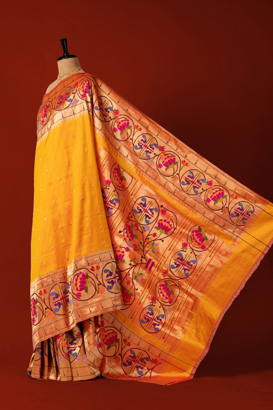 Handloom Lotus Bangdi Mor Paithani