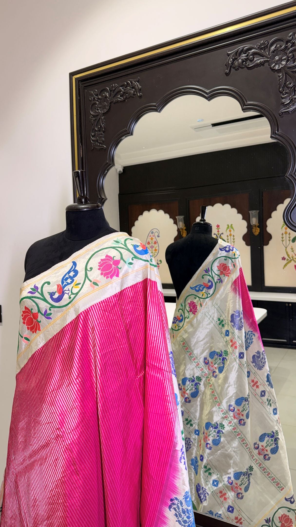 Handwoven Turning Border Stripe Saree