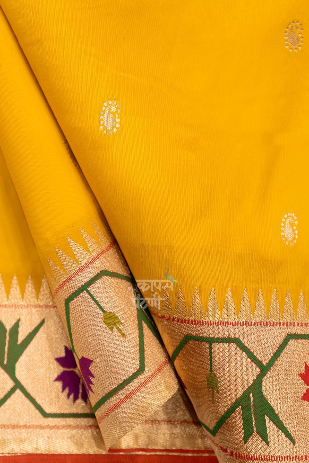 Traditional Asavali Border Designer Saree