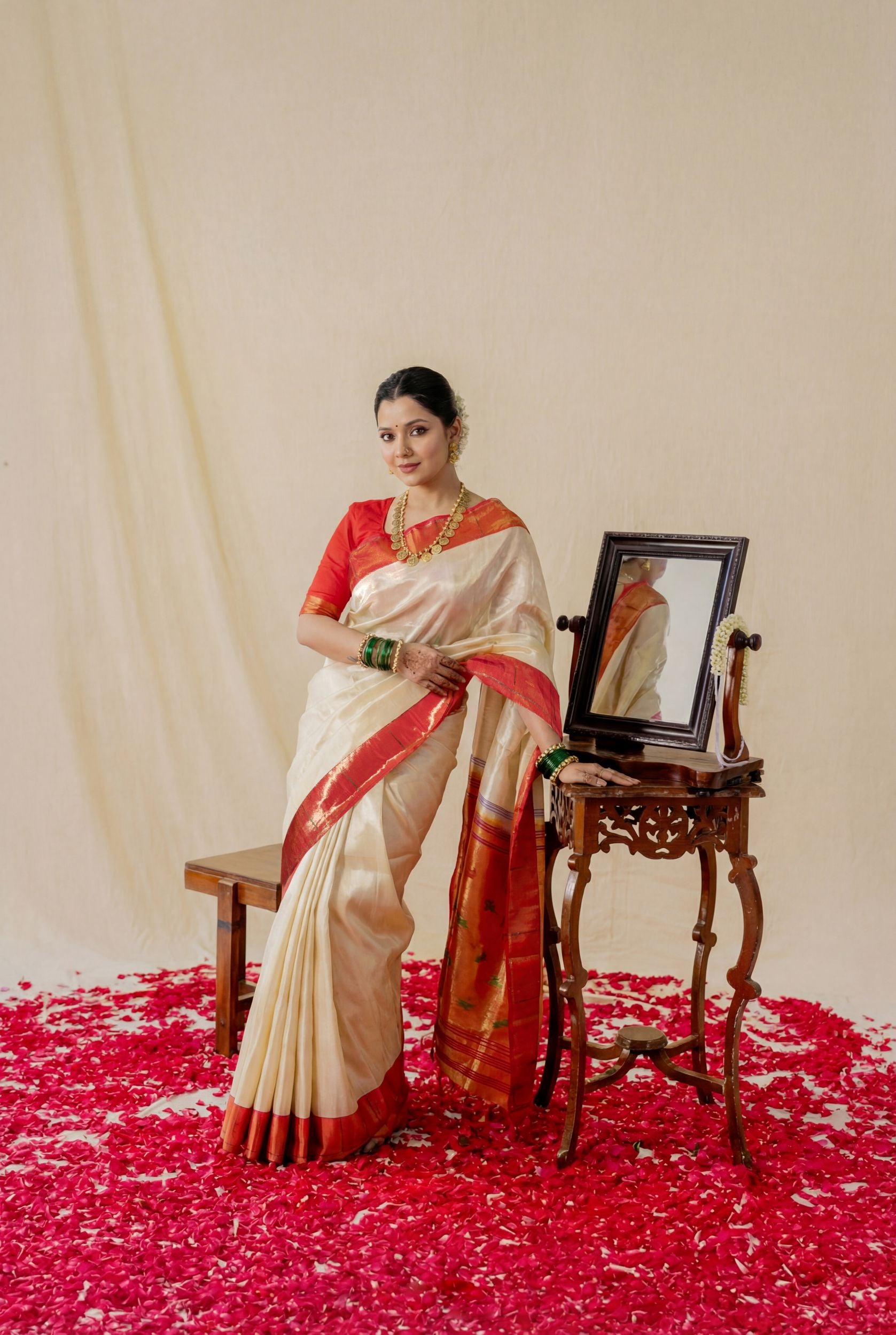 Handloom Traditional Tissue Muniya Paithani