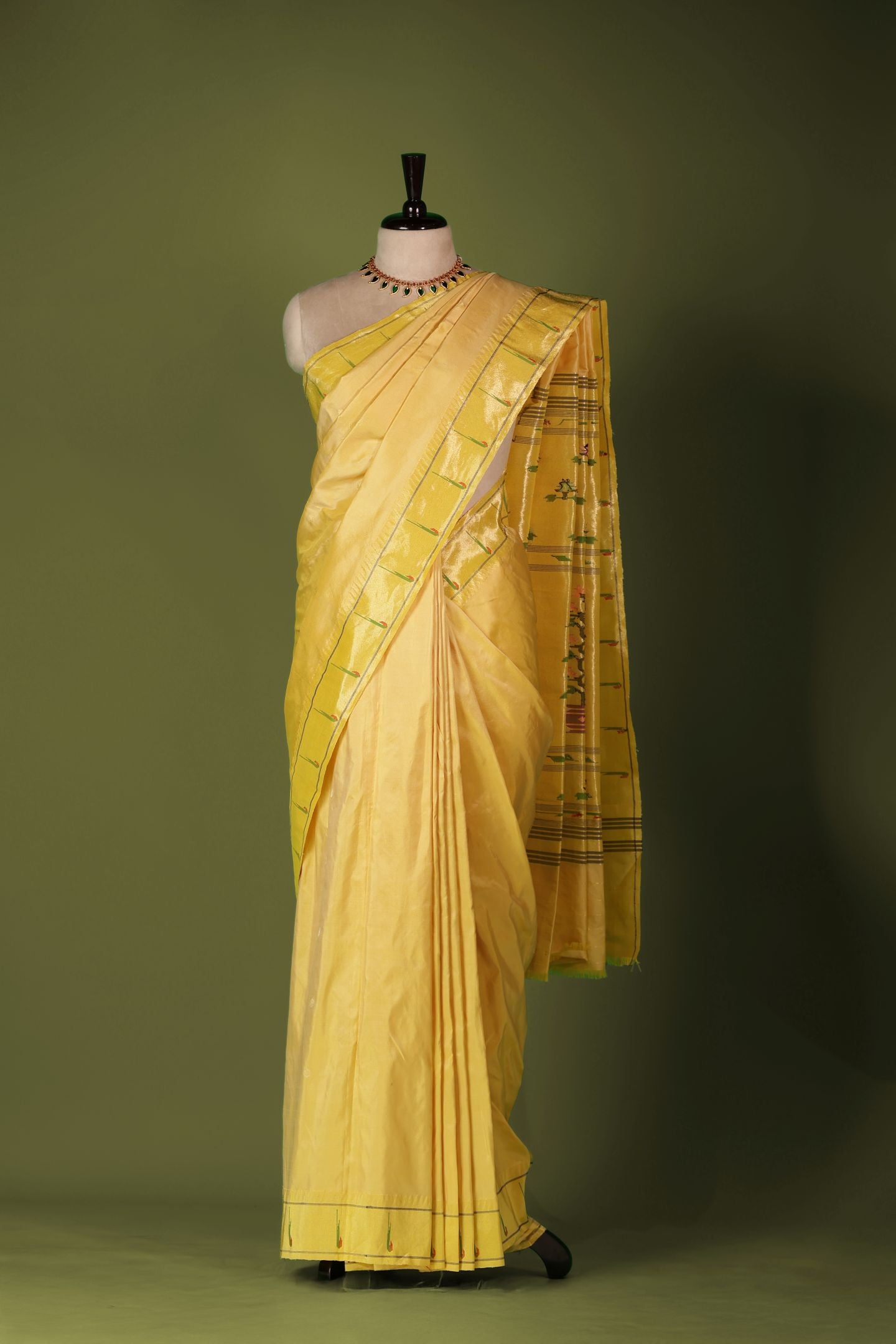 Hand Woven Single Muniya Paithani