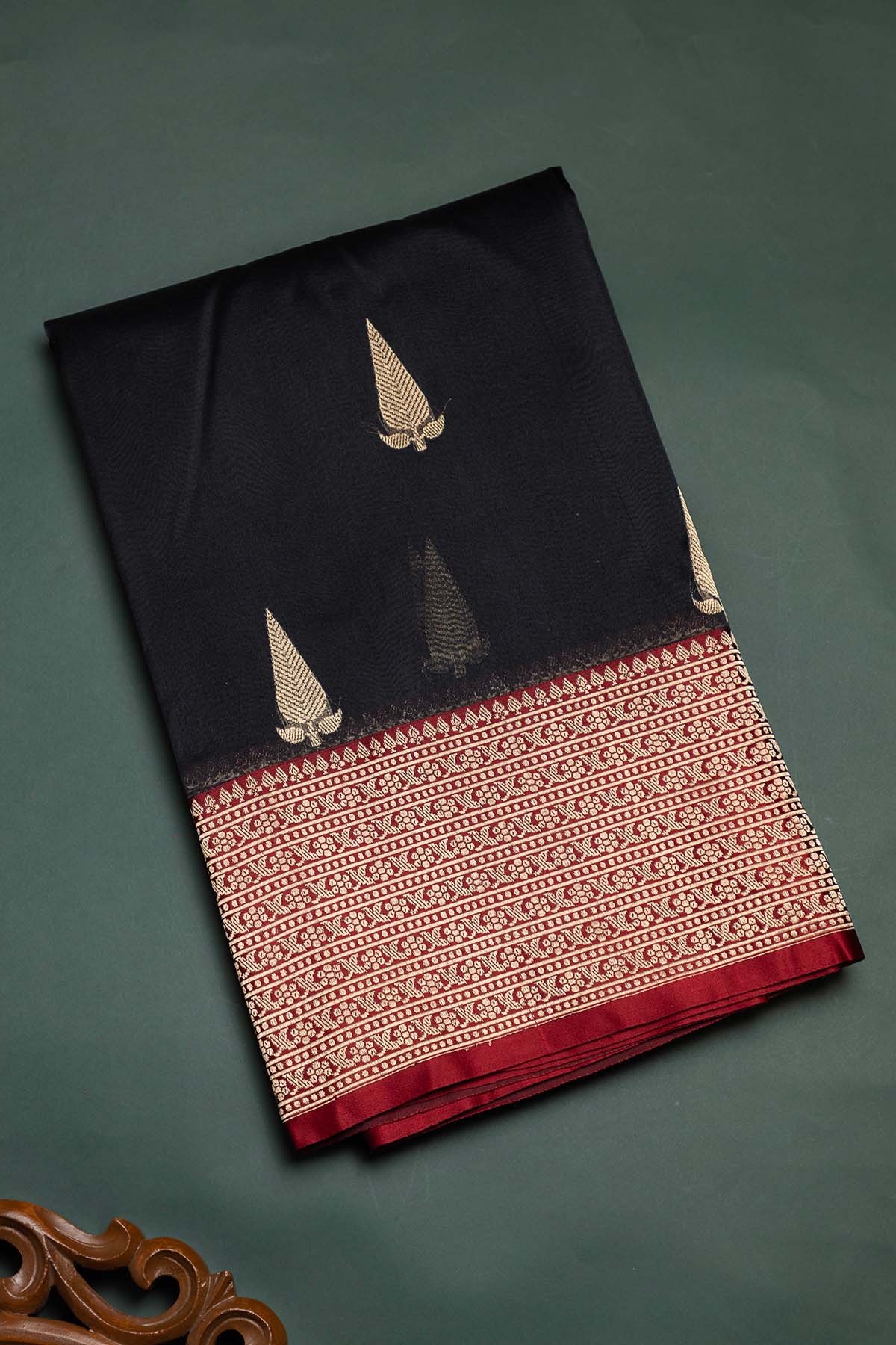 Hand Woven Pure Organza Banarasi Saree