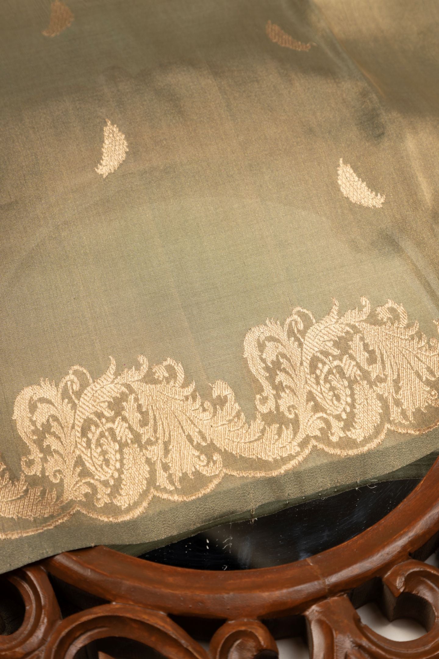 Hand Woven Pure Tissue Designer Border Banarasi Saree